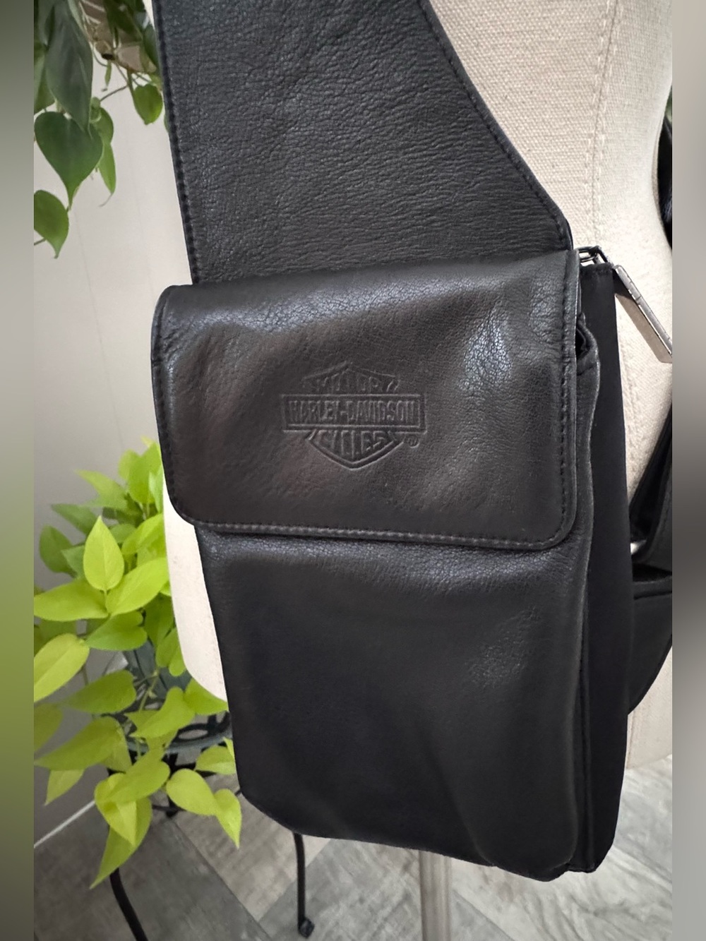 Harley-Davidson leather sling bag - Picture 2 of 6